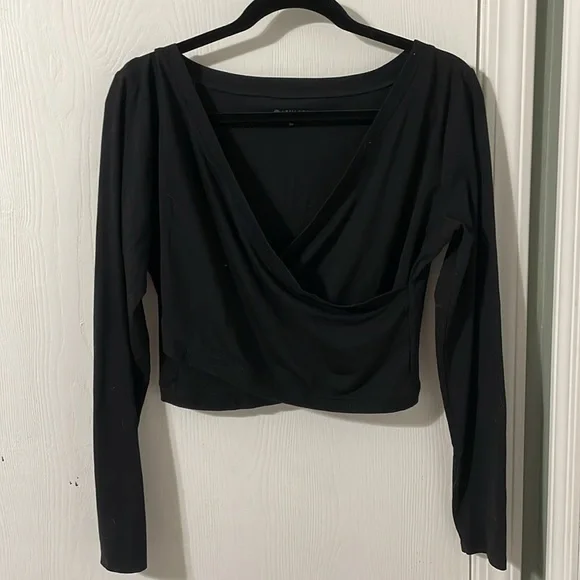 Athleta Crop V-Neck Faux Wrap Black Long Sleeve Women's Top Size Medium - Picture 1 of 7